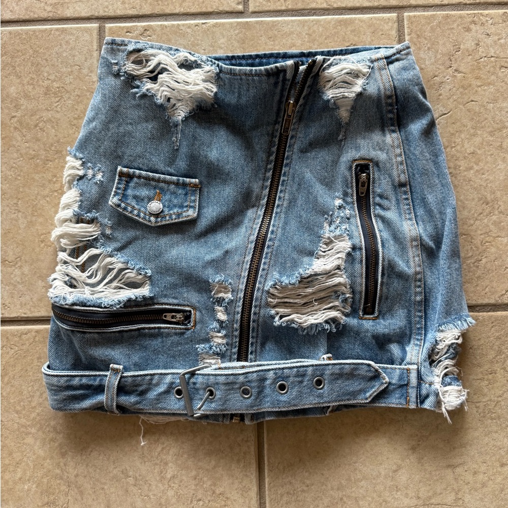 LF Camar Distressed Denim Skirt with Zipper Details Size 23